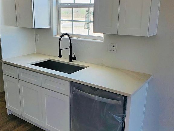4th image of 1017 S Clover Ln