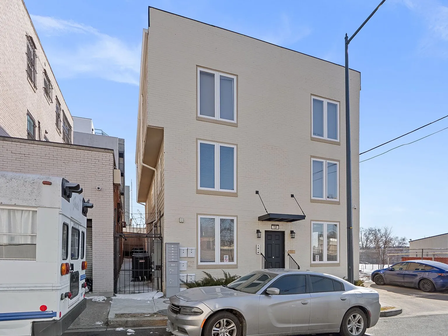 725 20th — Photo 3