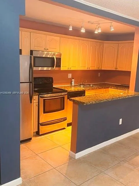 Doral Gardens Condo — Photo 1