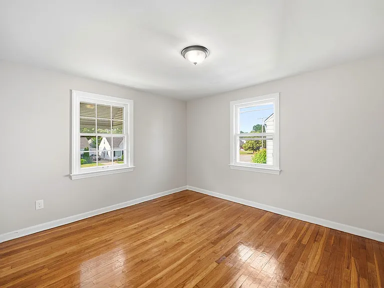 26900 Forestview Ave — Photo 17