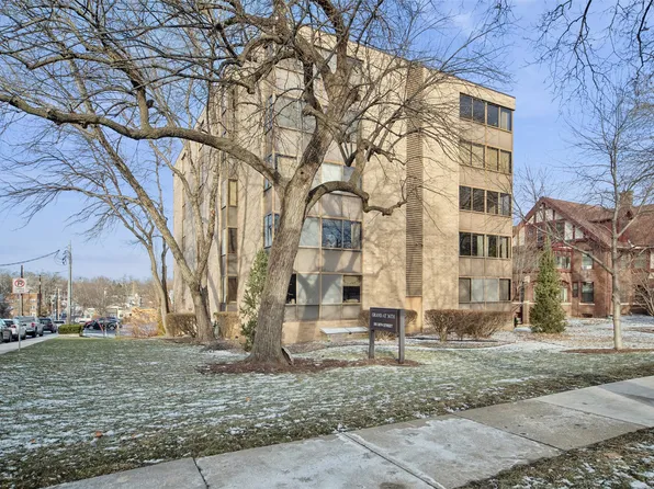 505 36th St Unit 302, Des Moines, IA 50312