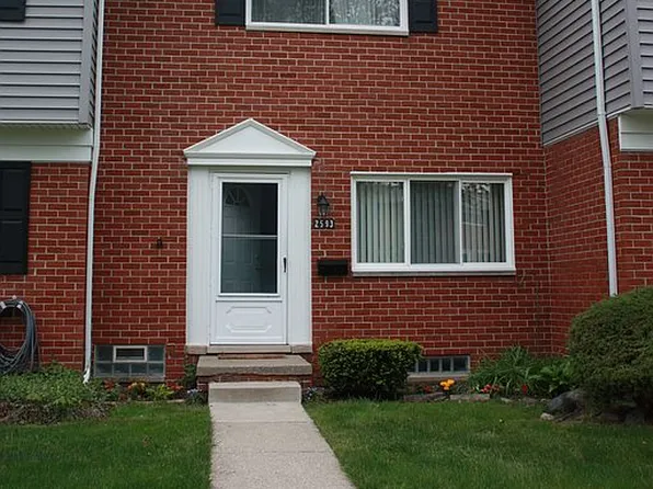 2593 Patrick Henry St, Auburn Hills, MI 48326