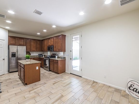 3rd image of 20829 W Glen St