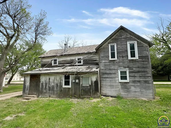 208 S Adolph St, White City, KS 66872