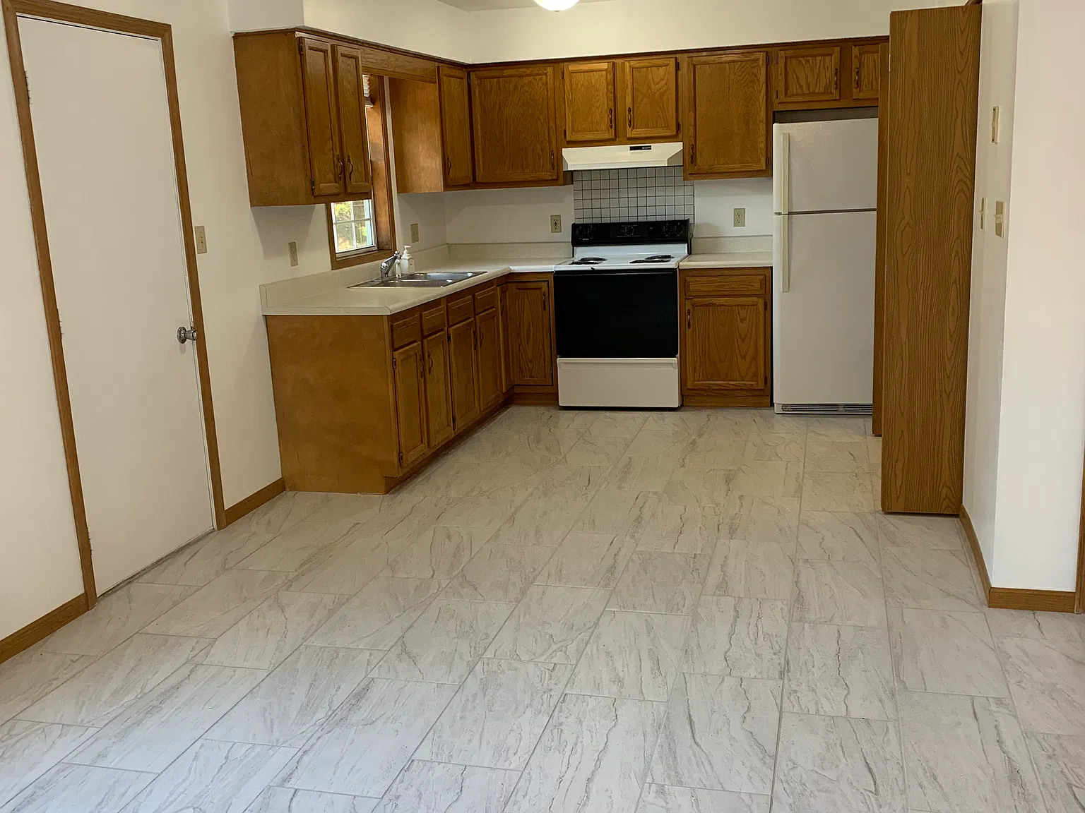 3 bed, 1040 sqft, $1,250 — Photo 4