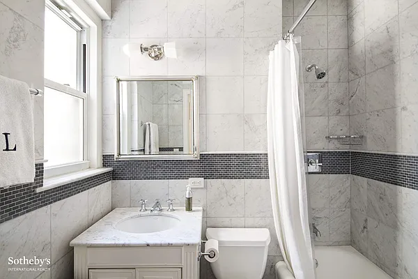 Sold by Sotheby's International Realty | media 6