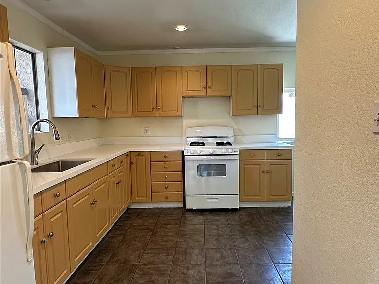 18029 Horst Ave — Photo 14