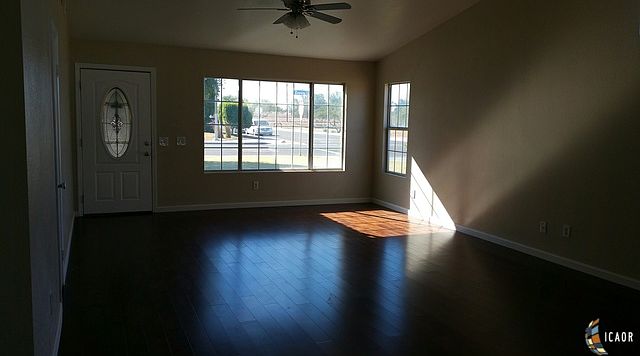 2nd image of 931 E Zapata St