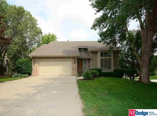 13304 Sherwood Cir, Omaha, NE 68164