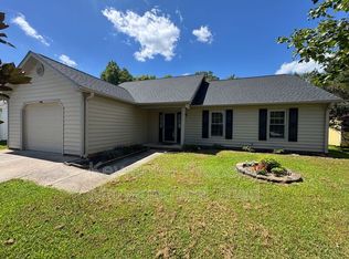 2208 Fairland Rd, Greensboro, NC 27407