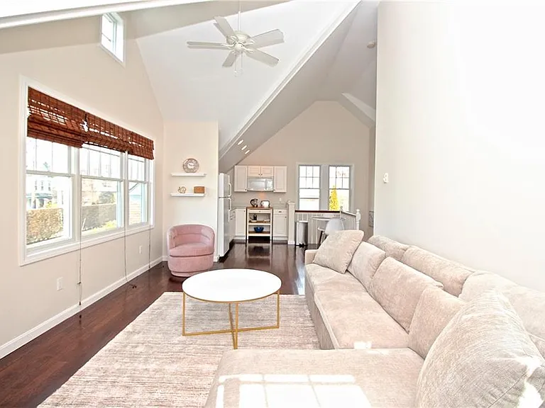 190 Coggeshall Ave — Photo 43
