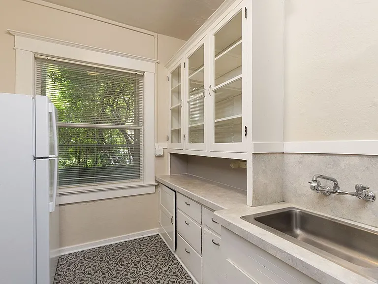 760 SW Vista Ave — Photo 14