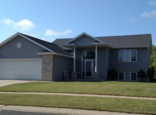 1105 5th St NW, Dodge Center, MN 55927