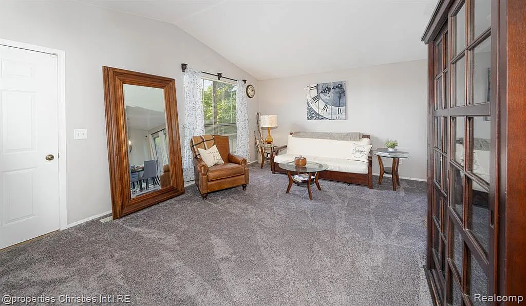 2 bed, 1.0 bath, 956 sqft, $1,750 — Photo 3