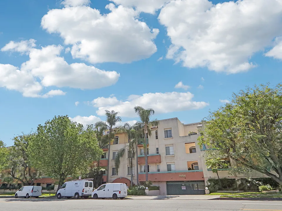 Courtyard at Sherman Oaks