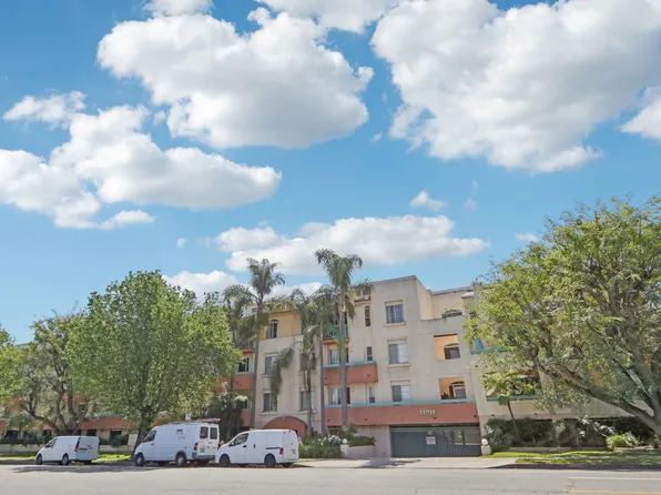 Courtyard at Sherman Oaks