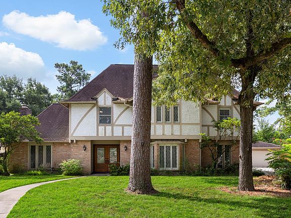 3rd image of 8215 Winding Hill Ln