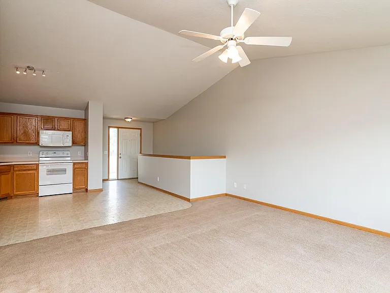 4630 Twain St — Photo 5