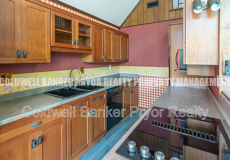 165 Lakeshore Ct — Photo 20