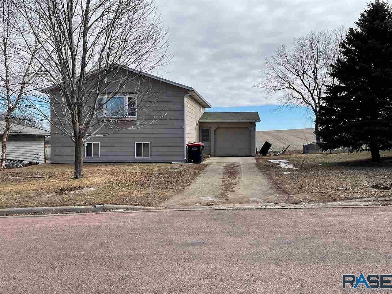 402 Maple St, Valley Springs, SD 57068 Zillow