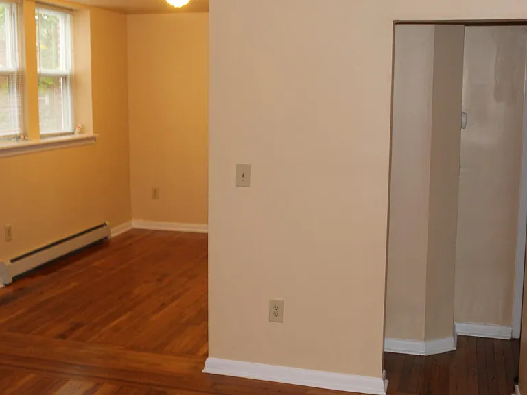 300 Carteret Pl — Photo 4