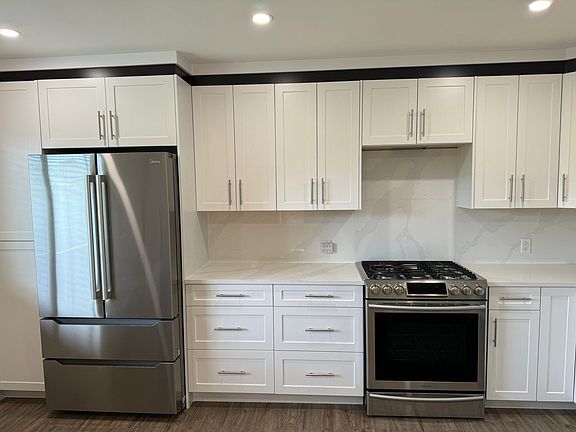 5th image of 9555 Windsor St