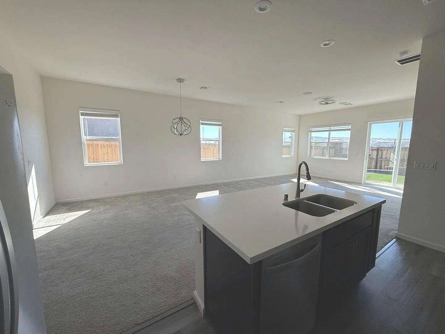 Beautiful 3 Bedroom Home — Photo 3