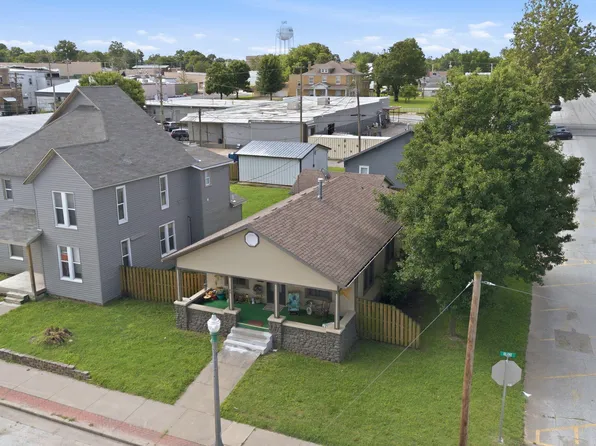36 W Olive Street, Aurora, MO 65605