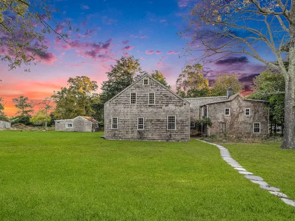 https://photos.zillowstatic.com/fp/298e5bde62861fe605f47a50f60cb37e-p_e.webp