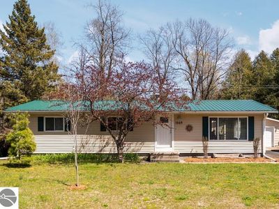 9869 E Cherry Bend Rd, Traverse City, MI, 49684