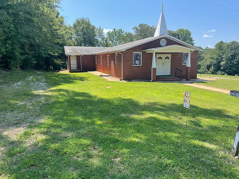 1205 Masonic Dr — Photo 1