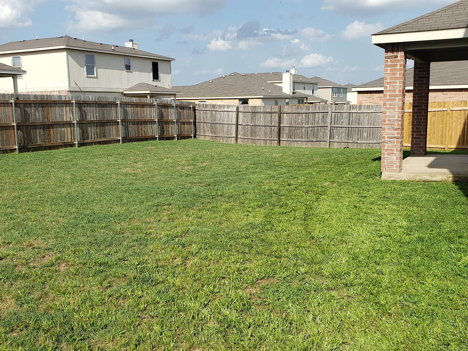 3 bed, 2.5 bath, 2320 sqft, $1,795 — Photo 3
