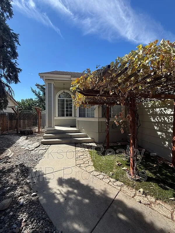 3 bed, 2.0 bath, 1678 sqft, $2,750 — Photo 2