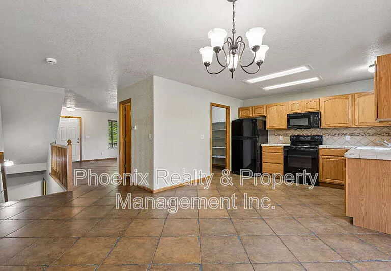 678 Mathews Cir — Photo 5
