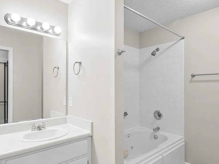 110 Creeke Ln — Photo 15