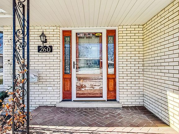3rd image of 10S260 Hampshire Ln