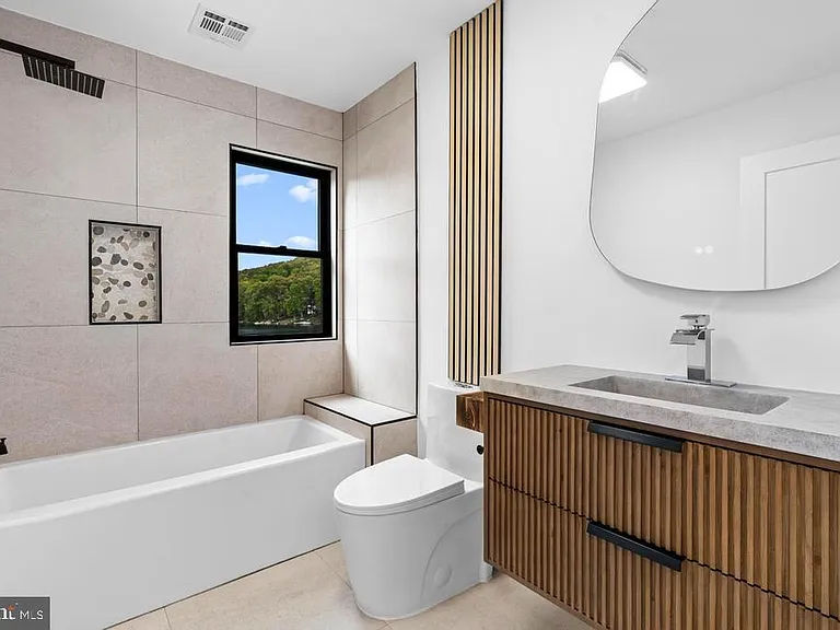 39 Upper Lakeview Ave — Photo 9