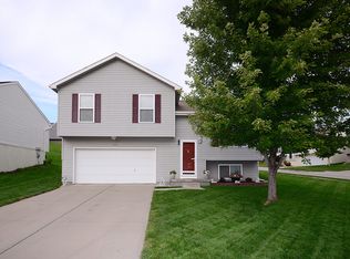 7028 N 88th St, Omaha, NE 68122