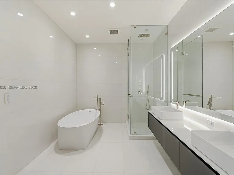 5 Grove Isle Dr #L502 — Photo 45