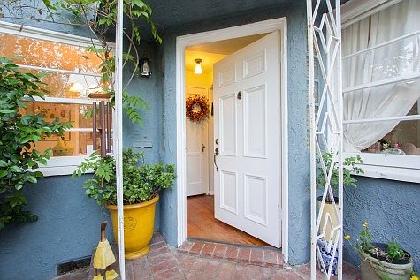 3rd image of 2743 Granville Ave