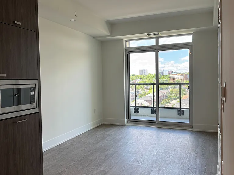 858 Dupont St #821 — Photo 7