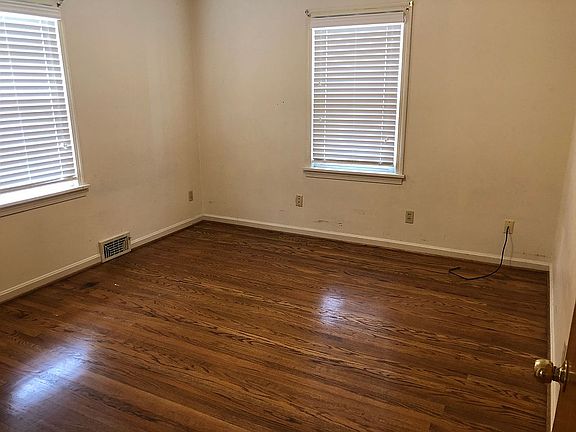 4th image of 1936 Gardiner Ln APT 3