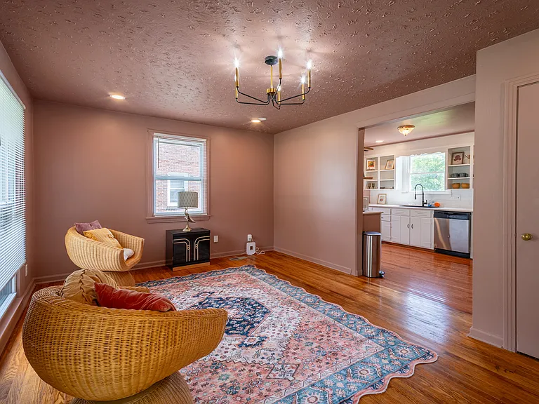 Fairlane Dr — Photo 17