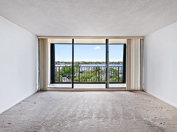 5th image of 136 Lakeshore Drive #511