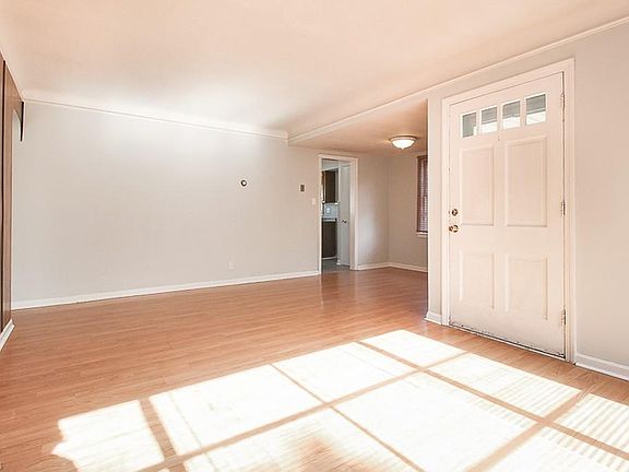 5th image of 6796 Greenleaf Ave