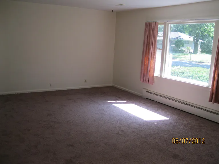 1417 Rose Dr — Photo 13