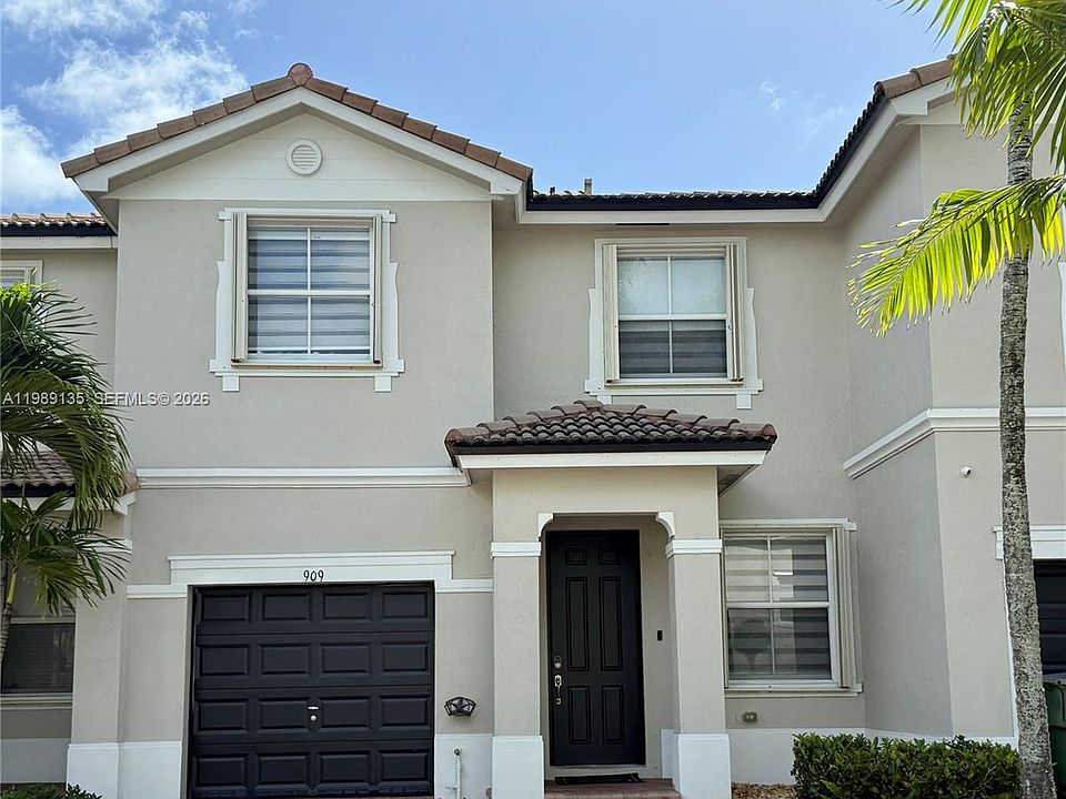 1st image of 909 NE 42nd Ave