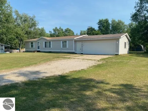 10559 W Rosted Rd, Lake City, MI 49651