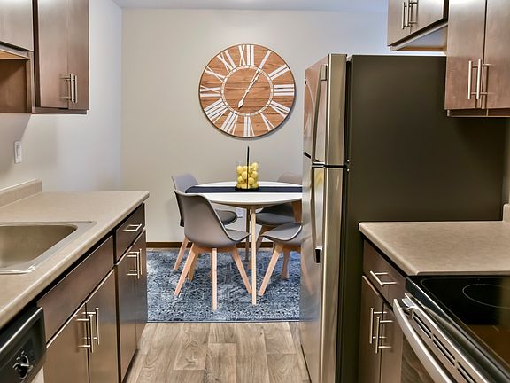 2nd image of 1926 Oakdale Ave #1315