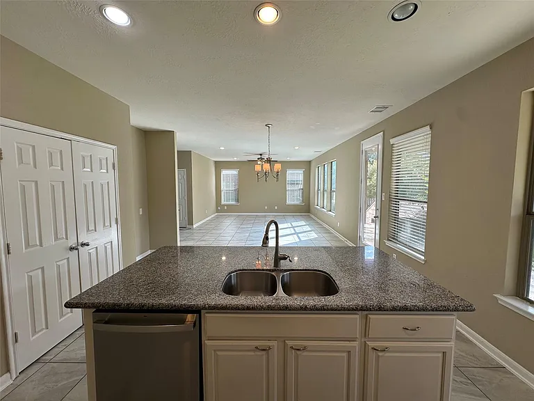 2606 Riverhollow Ln — Photo 8